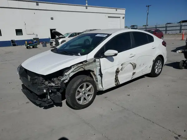 3KPFK4A72JE243485 2018 KIA FORTE - Image 1