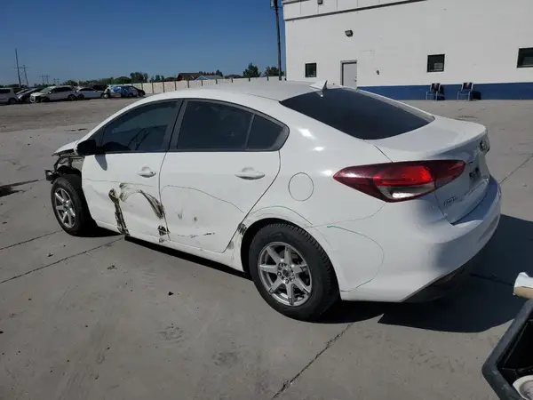 3KPFK4A72JE243485 2018 KIA FORTE - Image 2