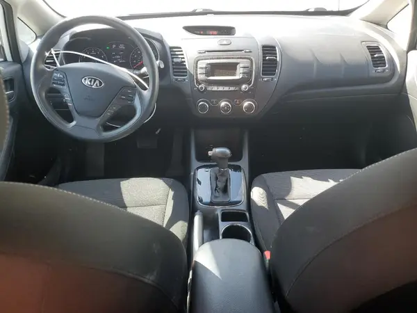 3KPFK4A72JE243485 2018 KIA FORTE - Image 8