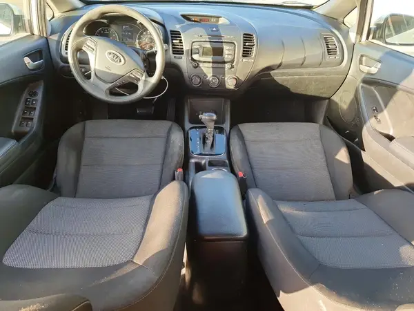3KPFK4A72JE243535 2018 KIA FORTE - Image 8