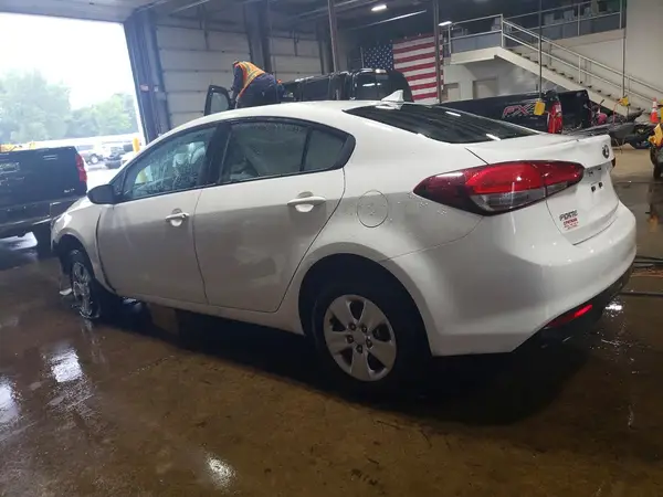 3KPFK4A72JE244250 2018 KIA FORTE - Image 2