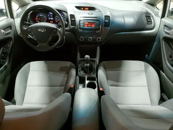3KPFK4A72JE245186 2018 KIA FORTE - Image 8