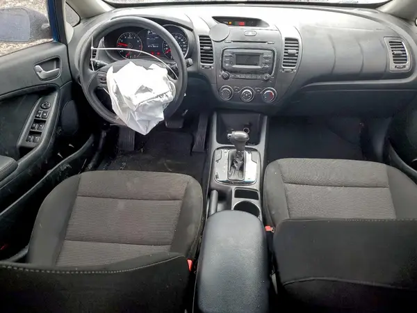 3KPFK4A72JE245236 2018 KIA FORTE - Image 8