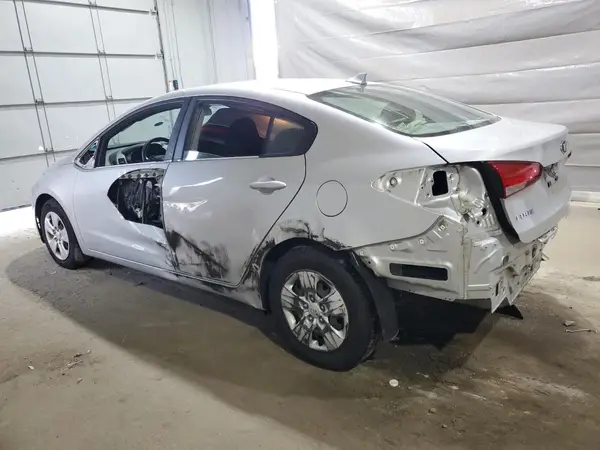 3KPFK4A72JE246497 2018 KIA FORTE - Image 2