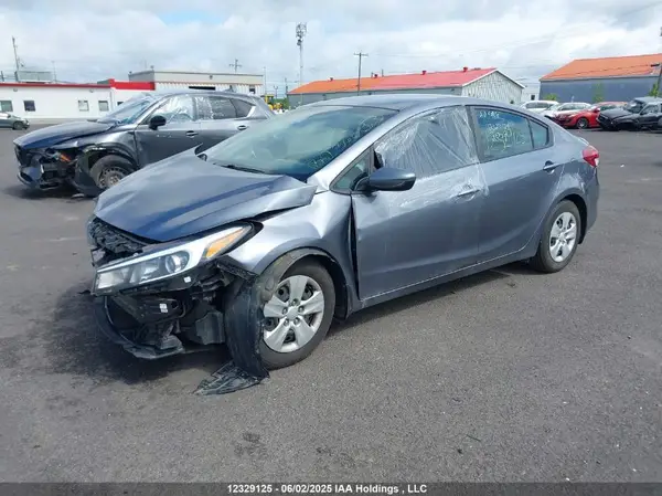 3KPFK4A72JE251781 2018 KIA FORTE - Image 2