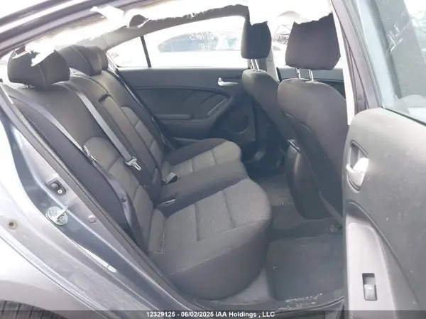 3KPFK4A72JE251781 2018 KIA FORTE - Image 8