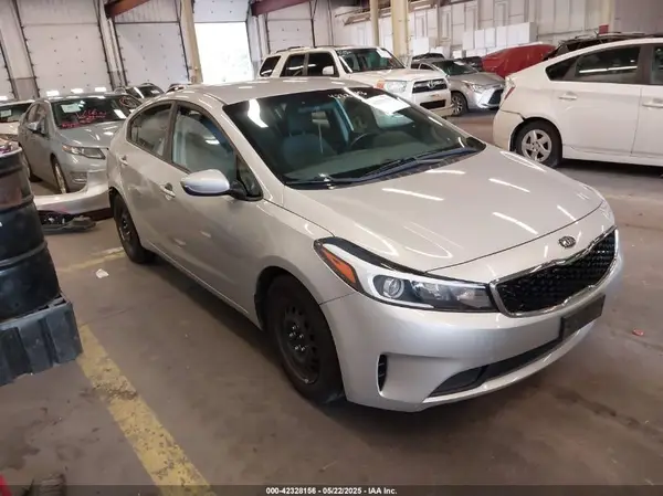 3KPFK4A72JE254471 2018 KIA FORTE - Image 1