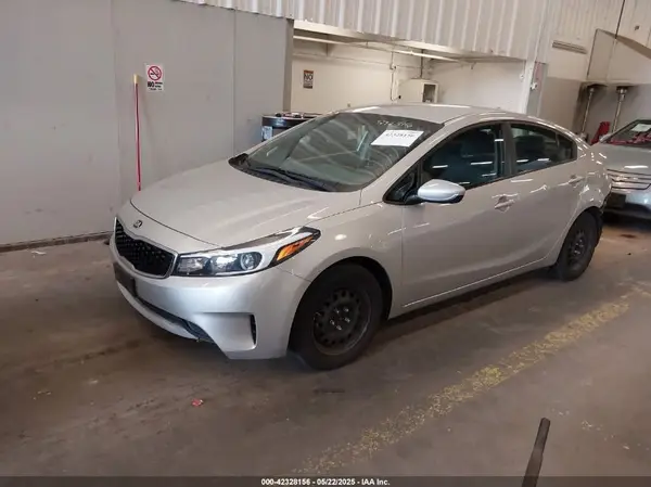 3KPFK4A72JE254471 2018 KIA FORTE - Image 2