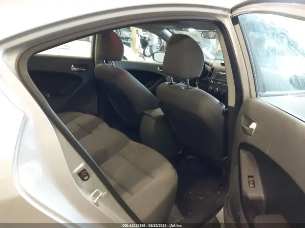 3KPFK4A72JE254471 2018 KIA FORTE - Image 8