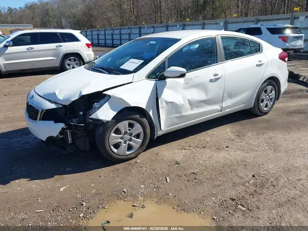 3KPFK4A72JE254616 2018 KIA FORTE - Image 2