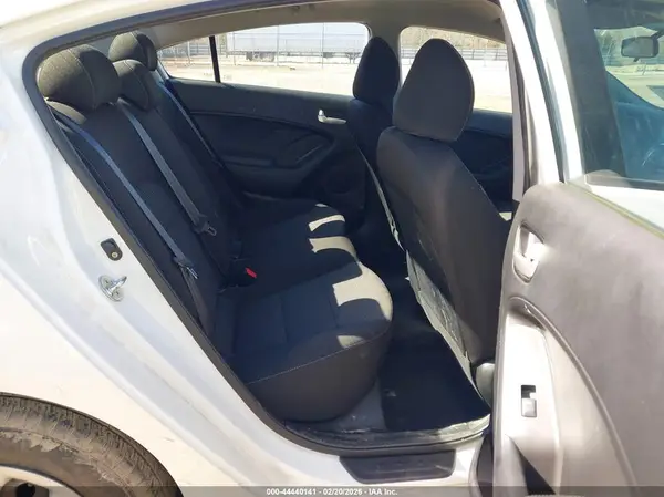 3KPFK4A72JE254616 2018 KIA FORTE - Image 8