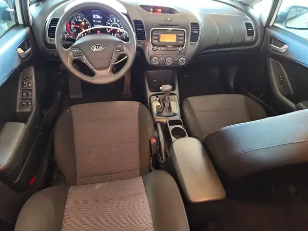 3KPFK4A72JE257273 2018 KIA FORTE - Image 8