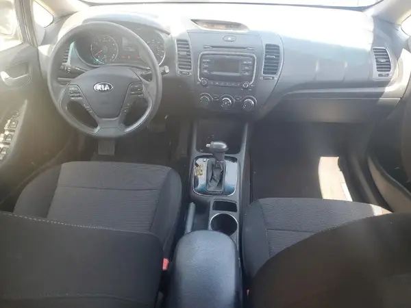 3KPFK4A72JE257970 2018 KIA FORTE - Image 8