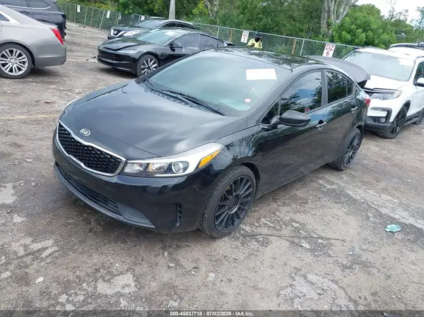3KPFK4A72JE262716 2018 KIA FORTE - Image 2