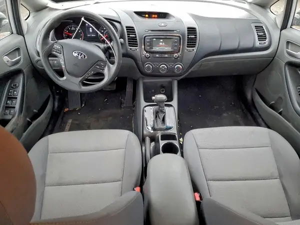 3KPFK4A72JE263445 2018 KIA FORTE - Image 8