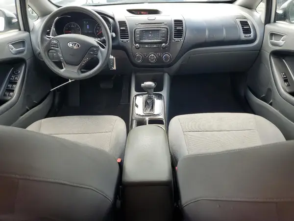3KPFK4A72JE265759 2018 KIA FORTE - Image 8