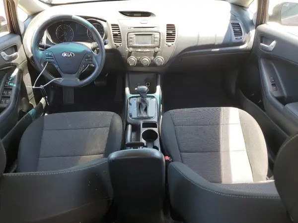3KPFK4A72JE266328 2018 KIA FORTE - Image 8