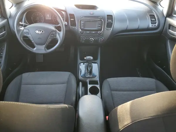 3KPFK4A72JE269956 2018 KIA FORTE - Image 8