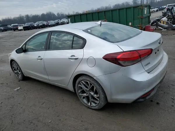 3KPFK4A72JE270556 2018 KIA FORTE - Image 2