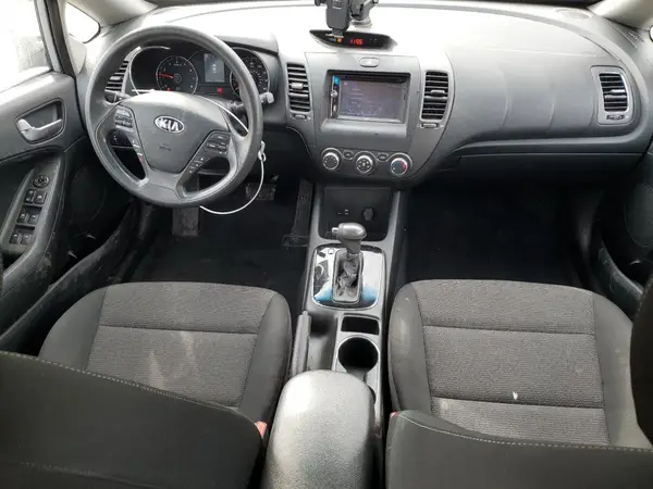 3KPFK4A72JE270556 2018 KIA FORTE - Image 8