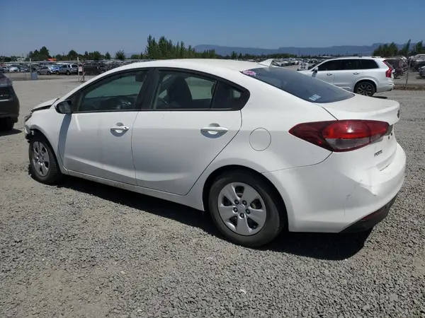 3KPFK4A72JE270959 2018 KIA FORTE - Image 2