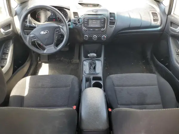 3KPFK4A72JE270959 2018 KIA FORTE - Image 8