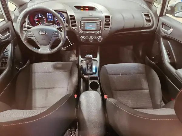 3KPFK4A72JE273585 2018 KIA FORTE - Image 8