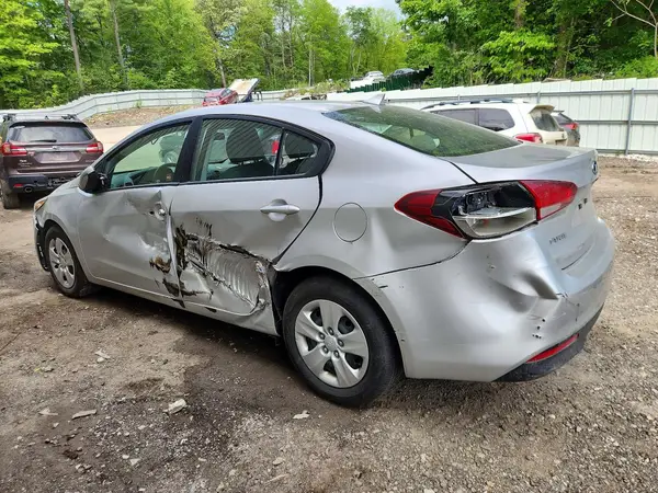 3KPFK4A72JE274929 2018 KIA FORTE - Image 2