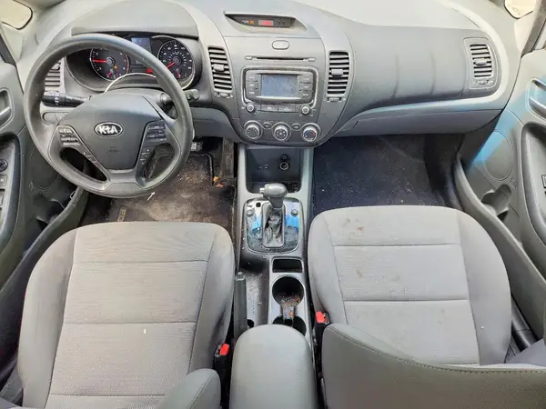 3KPFK4A72JE274929 2018 KIA FORTE - Image 8