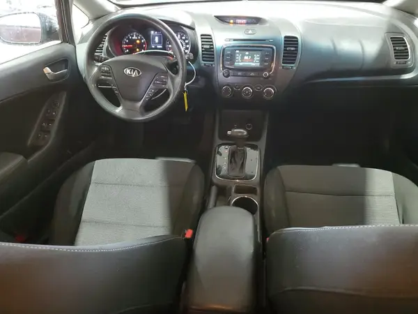 3KPFK4A72JE275627 2018 KIA FORTE - Image 8