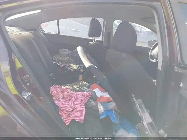 3KPFK4A72JE276535 2018 KIA FORTE - Image 8