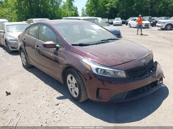 3KPFK4A72JE276602 2018 KIA FORTE - Image 1