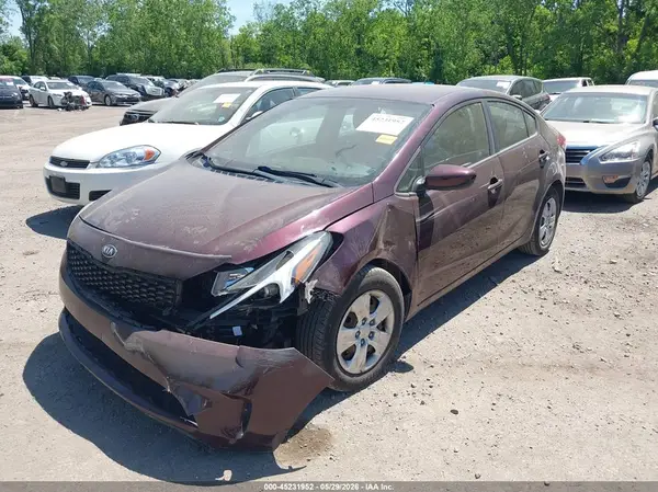 3KPFK4A72JE276602 2018 KIA FORTE - Image 2