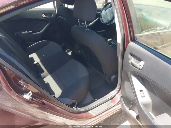 3KPFK4A72JE276602 2018 KIA FORTE - Image 8