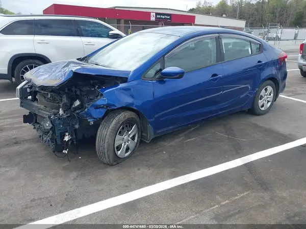 3KPFK4A72JE276714 2018 KIA FORTE - Image 2