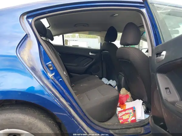 3KPFK4A72JE276714 2018 KIA FORTE - Image 8
