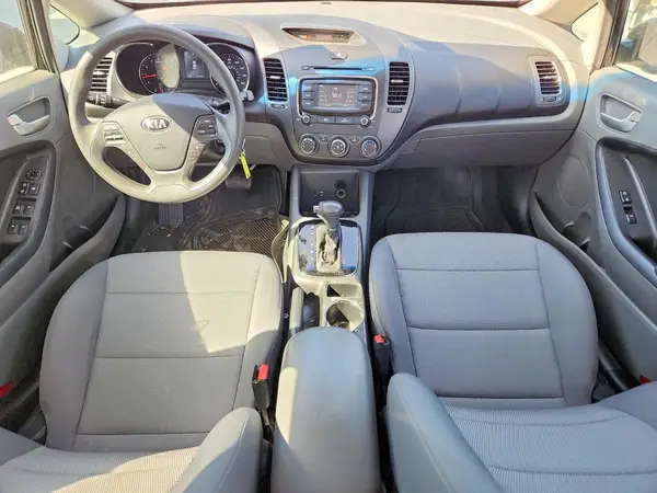 3KPFK4A72JE278513 2018 KIA FORTE - Image 8
