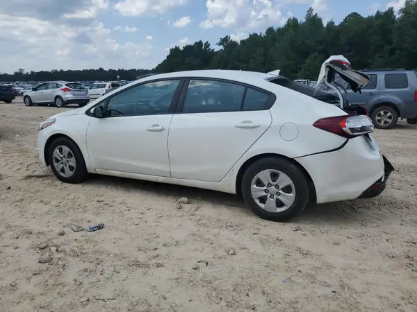 3KPFK4A72JE280858 2018 KIA FORTE - Image 2