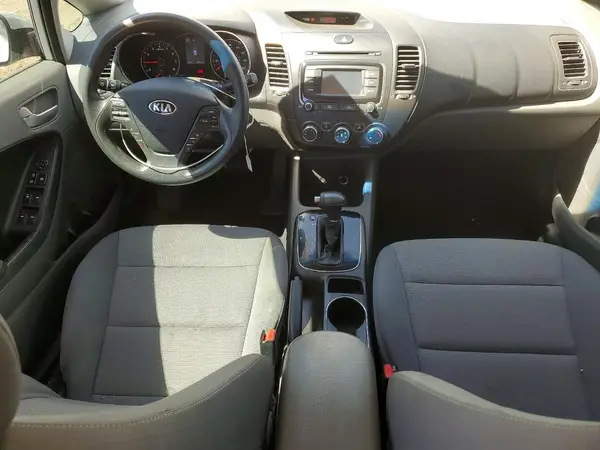 3KPFK4A72JE281055 2018 KIA FORTE - Image 8
