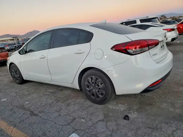 3KPFK4A72JE281542 2018 KIA FORTE - Image 2