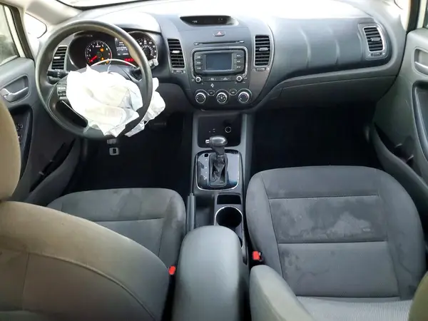 3KPFK4A72JE281542 2018 KIA FORTE - Image 8