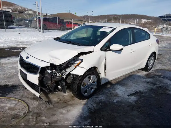 3KPFK4A72JE282397 2018 KIA FORTE - Image 2