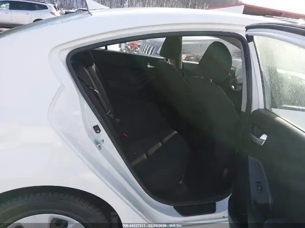 3KPFK4A72JE282397 2018 KIA FORTE - Image 8