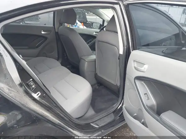 3KPFK4A72JE284912 2018 KIA FORTE - Image 8