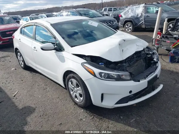 3KPFK4A73HE006627 2017 KIA FORTE - Image 1