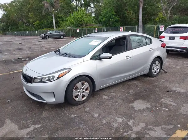 3KPFK4A73HE015702 2017 KIA FORTE - Image 2