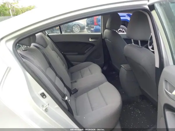 3KPFK4A73HE015702 2017 KIA FORTE - Image 8