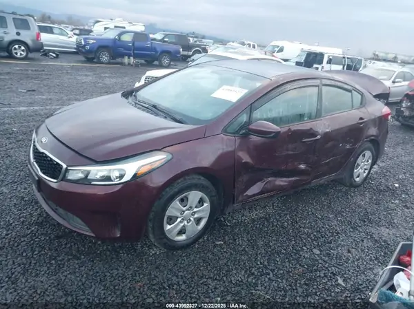 3KPFK4A73HE015862 2017 KIA FORTE - Image 2