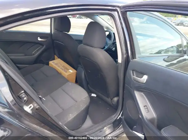 3KPFK4A73HE018325 2017 KIA FORTE - Image 8