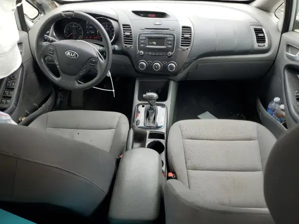 3KPFK4A73HE018776 2017 KIA FORTE - Image 8